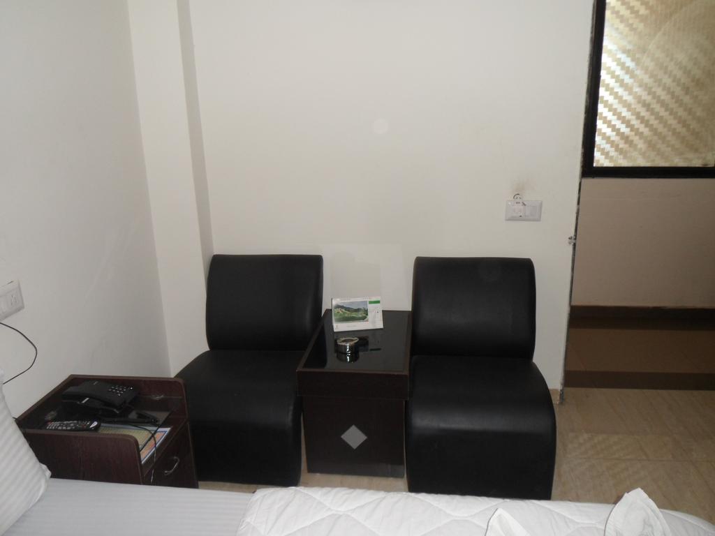 Hotel Rajdeep Inn Ahmedabad Exterior foto