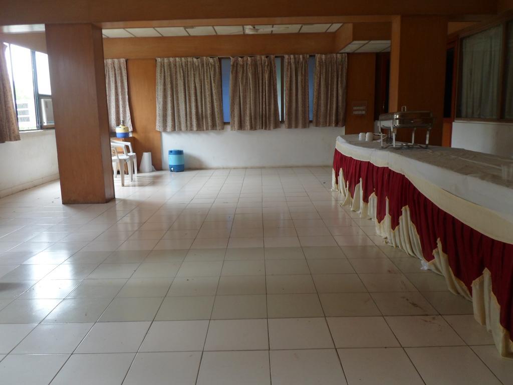 Hotel Rajdeep Inn Ahmedabad Exterior foto