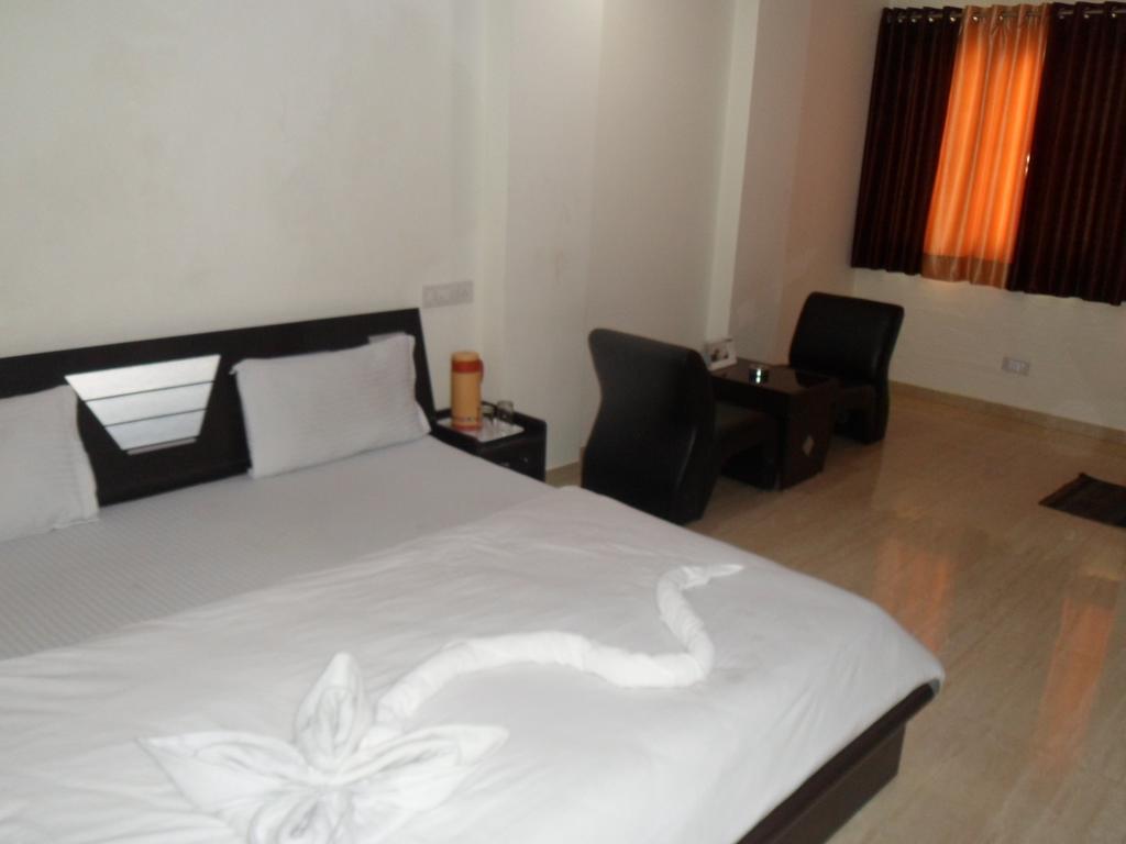 Hotel Rajdeep Inn Ahmedabad Exterior foto