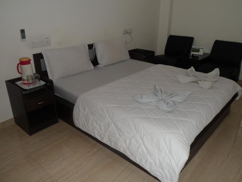 Hotel Rajdeep Inn Ahmedabad Exterior foto