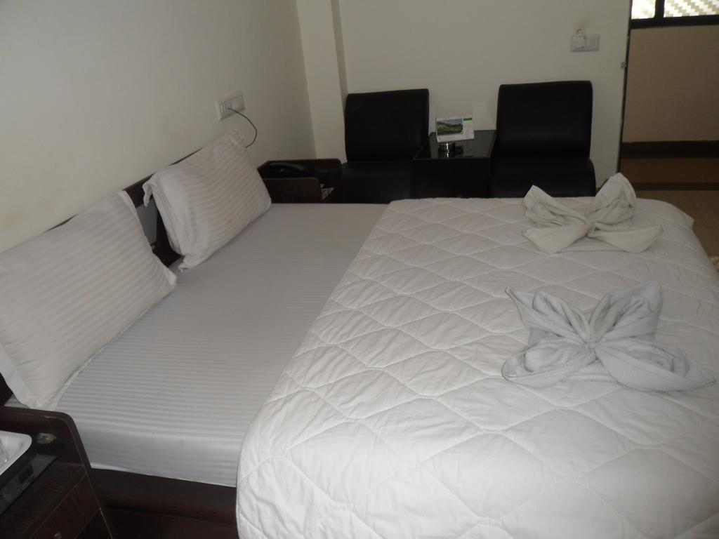 Hotel Rajdeep Inn Ahmedabad Exterior foto